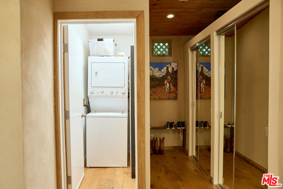 22068 Topanga School Rd