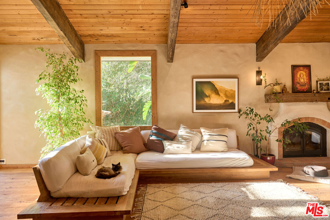 22068 Topanga School Rd