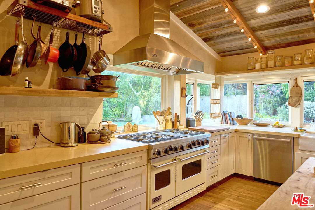 22068 Topanga School Rd