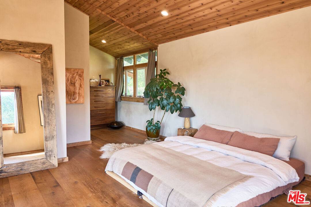 22068 Topanga School Rd