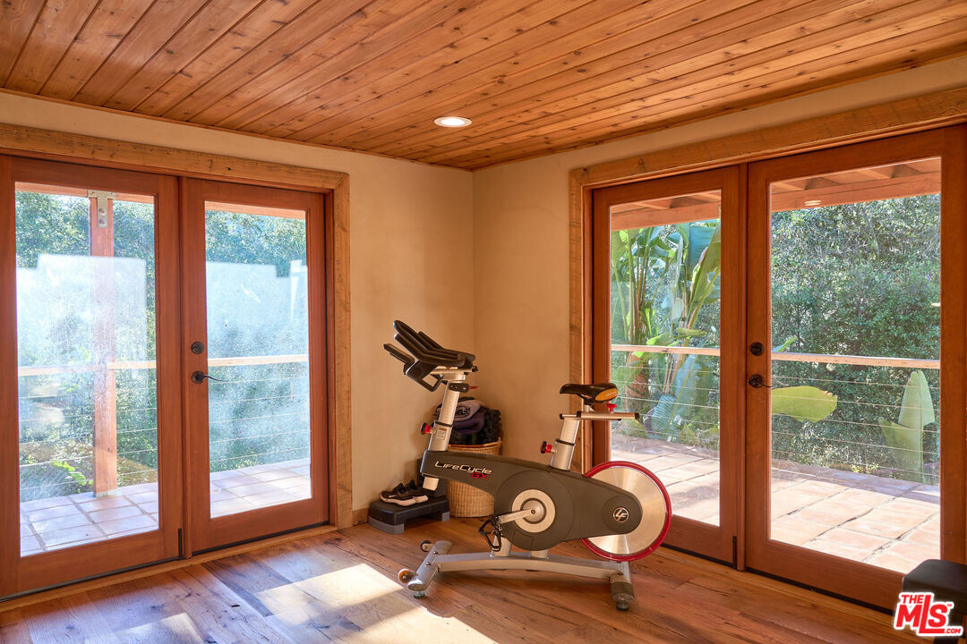 22068 Topanga School Rd