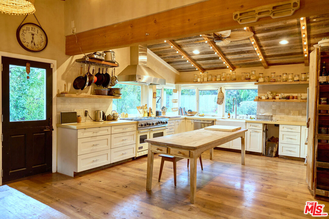 22068 Topanga School Rd