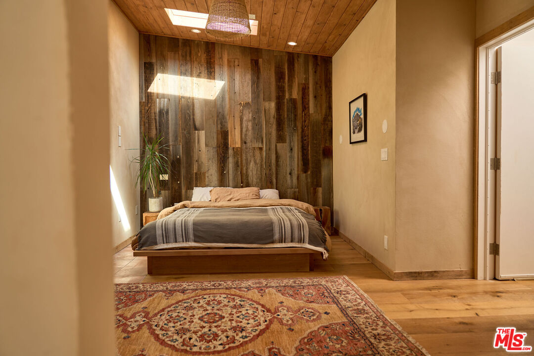 22068 Topanga School Rd