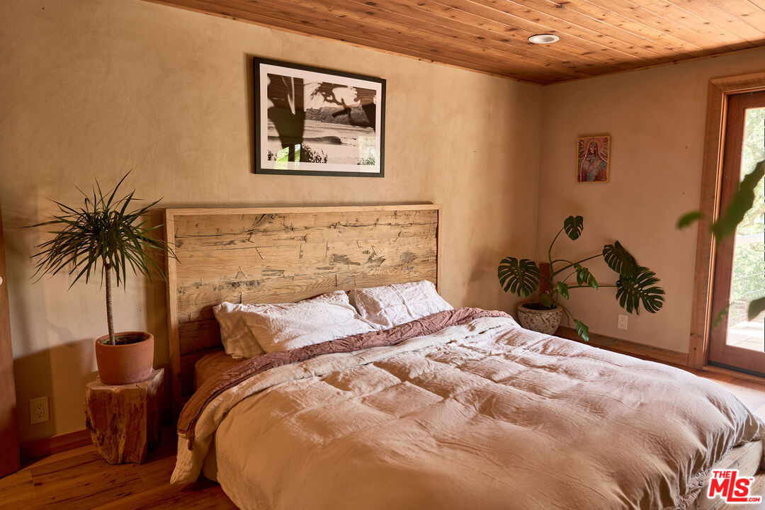 22068 Topanga School Rd