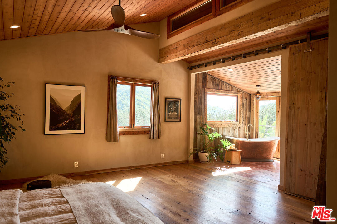 22068 Topanga School Rd