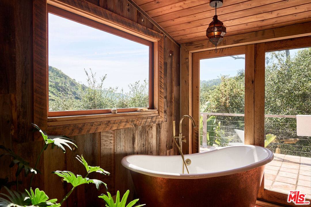 22068 Topanga School Rd