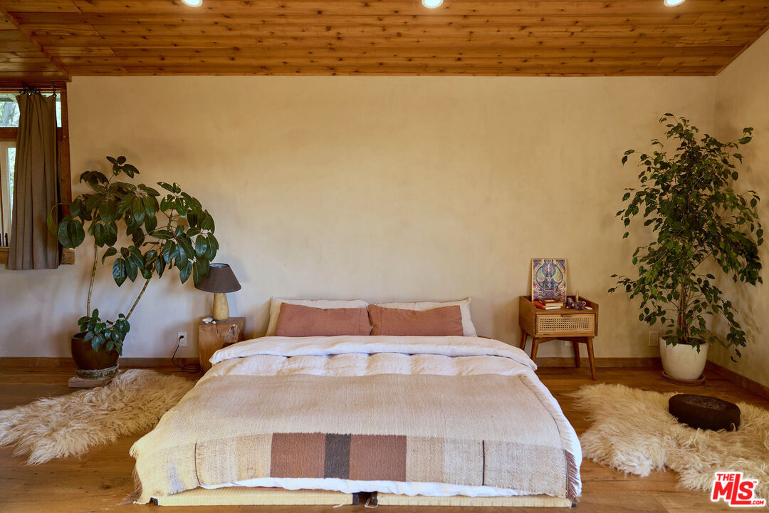 22068 Topanga School Rd