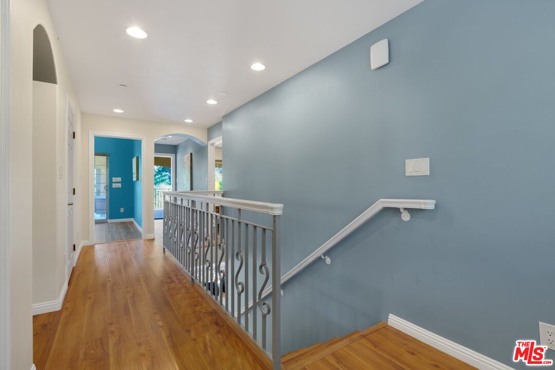 2529 TOPANGA SKYLINE DR