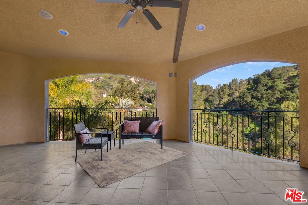 2529 TOPANGA SKYLINE DR