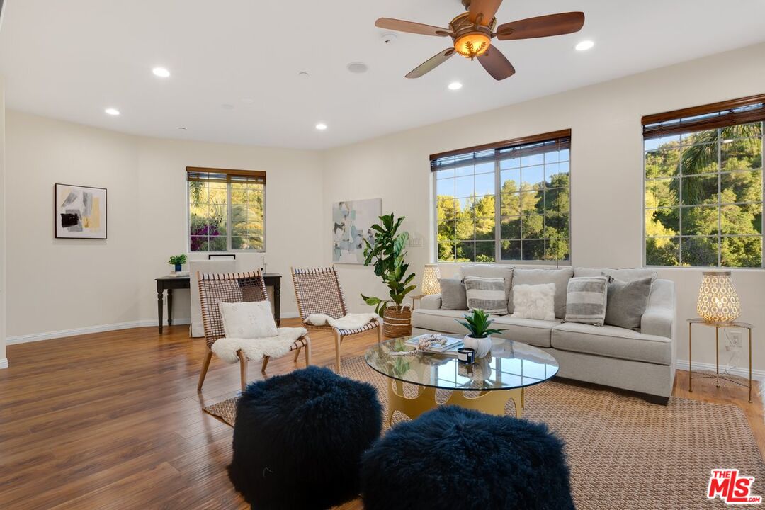 2529 TOPANGA SKYLINE DR