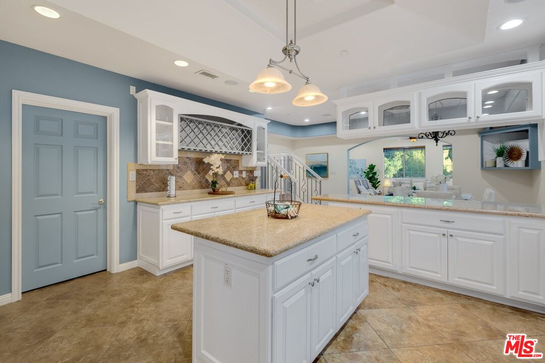 2529 TOPANGA SKYLINE DR