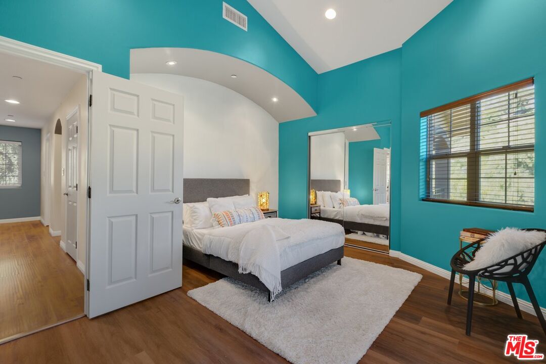 2529 TOPANGA SKYLINE DR