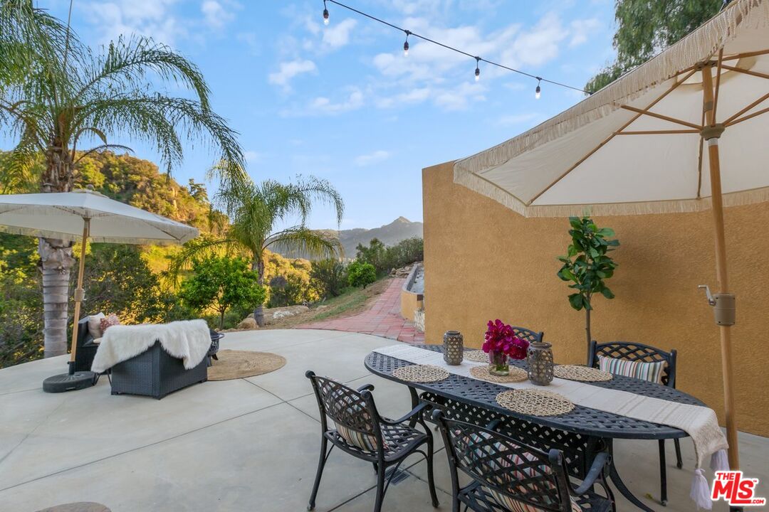 2529 TOPANGA SKYLINE DR