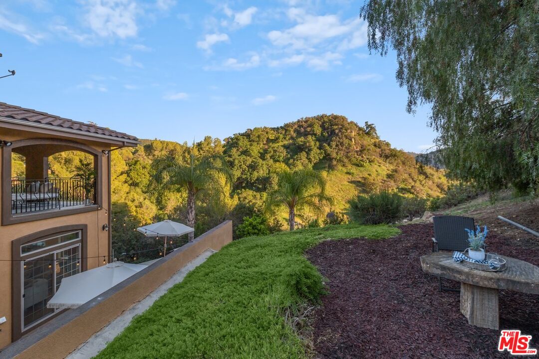 2529 TOPANGA SKYLINE DR