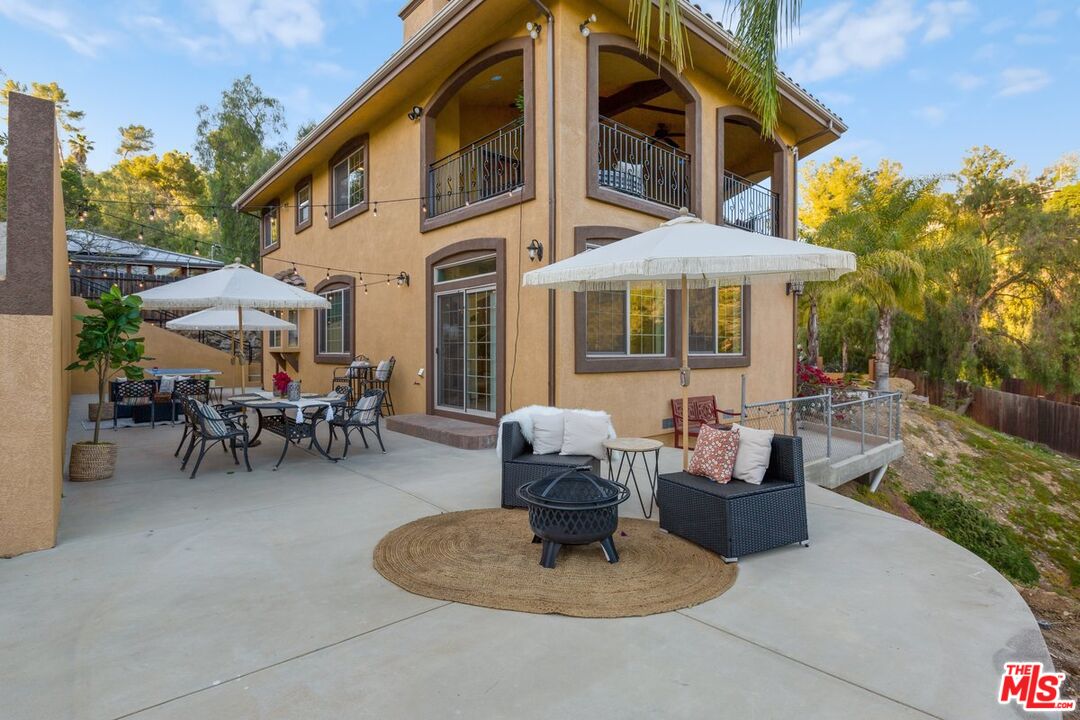 2529 TOPANGA SKYLINE DR