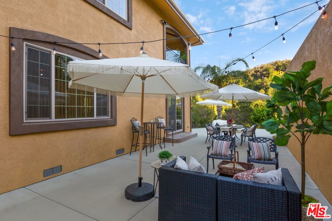 2529 TOPANGA SKYLINE DR