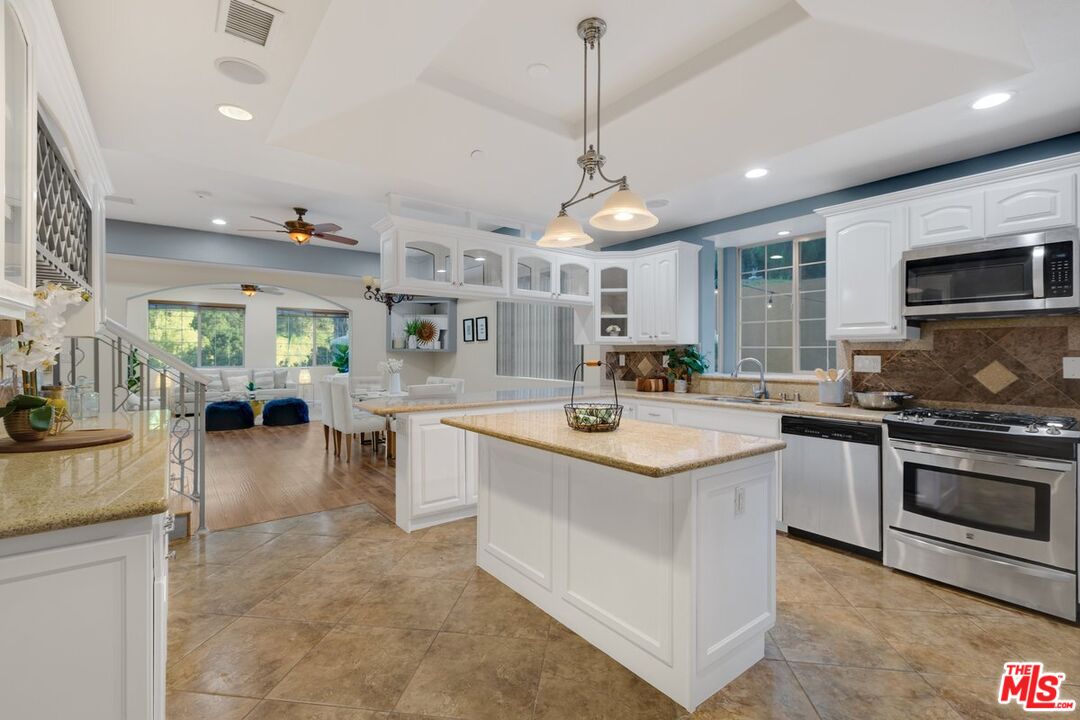 2529 TOPANGA SKYLINE DR