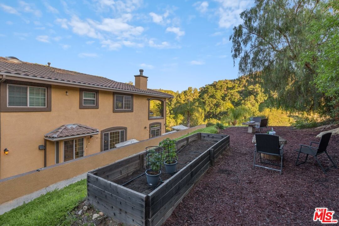 2529 TOPANGA SKYLINE DR