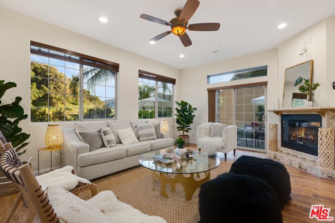 2529 TOPANGA SKYLINE DR