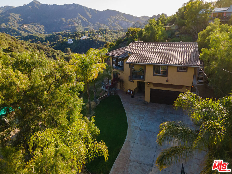 2529 TOPANGA SKYLINE DR