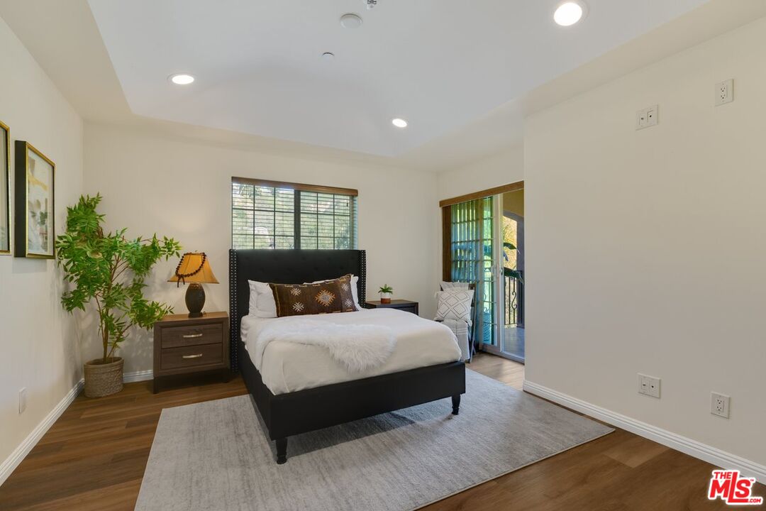 2529 TOPANGA SKYLINE DR
