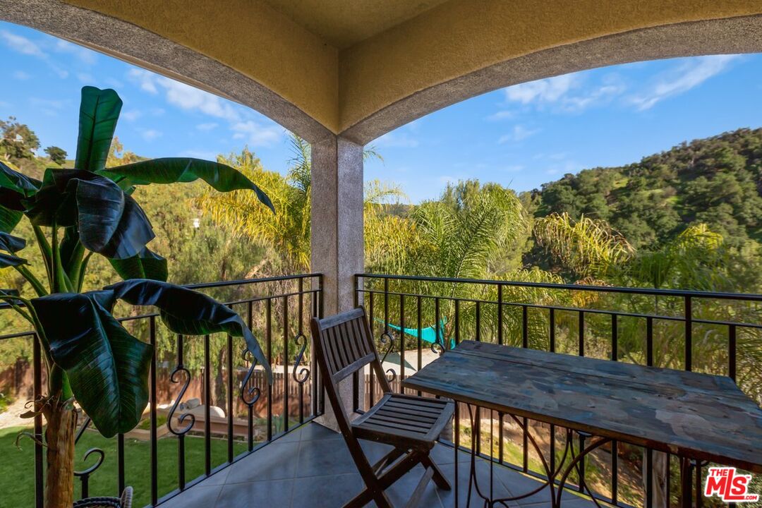 2529 TOPANGA SKYLINE DR