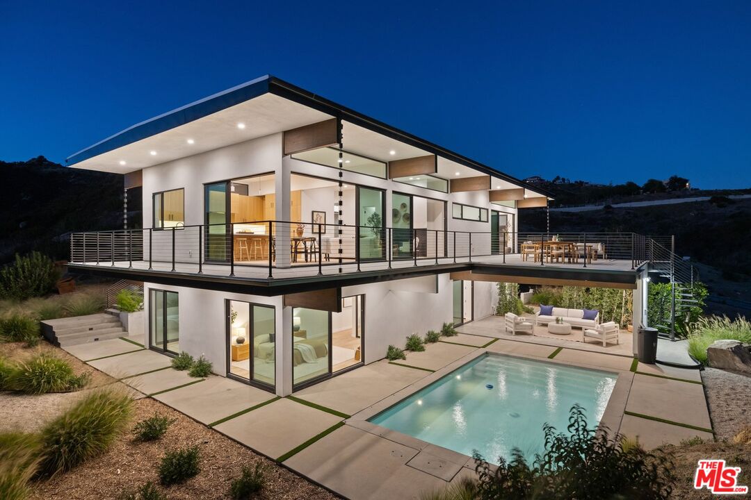 2165 E Little Las Flores Rd