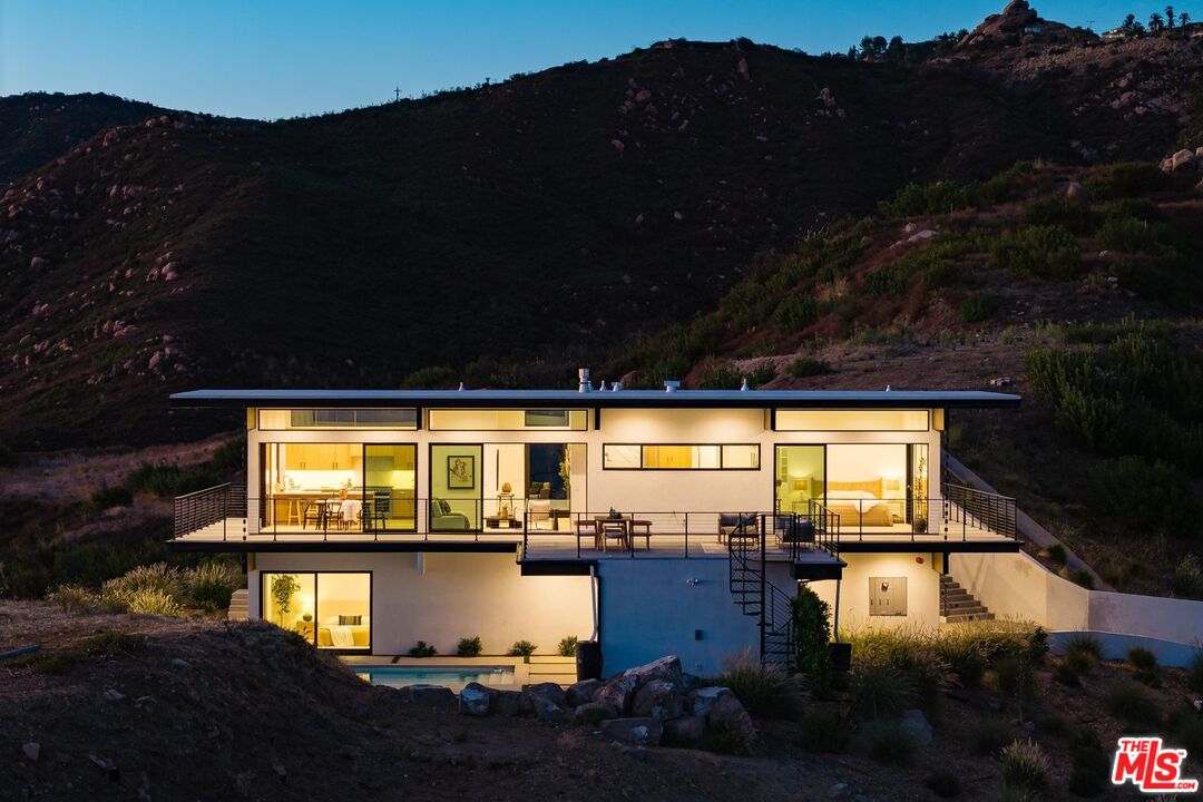 2165 E Little Las Flores Rd
