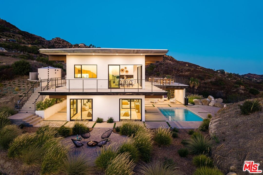 2165 E Little Las Flores Rd