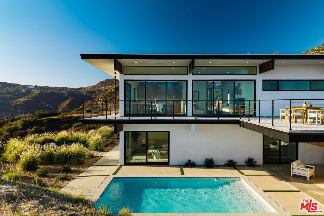2165 E Little Las Flores Rd