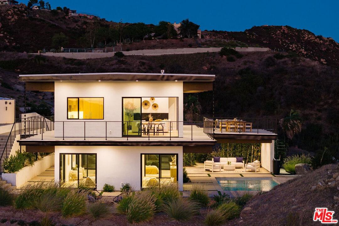 2165 E Little Las Flores Rd