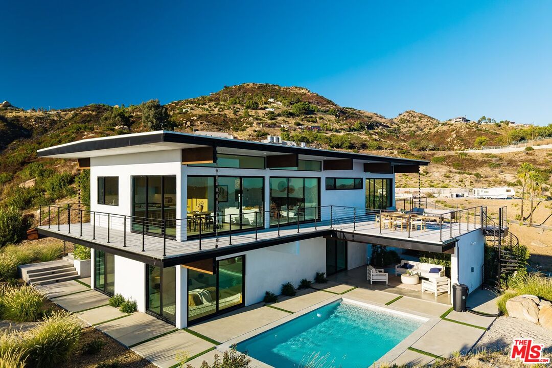 2165 E Little Las Flores Rd