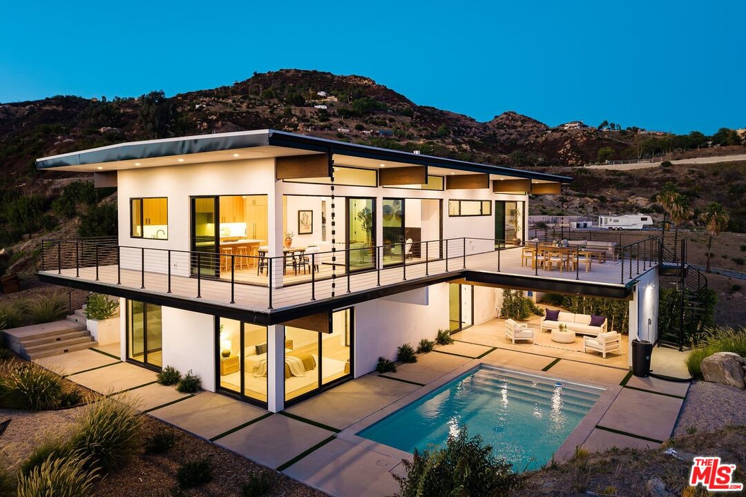 2165 E Little Las Flores Rd