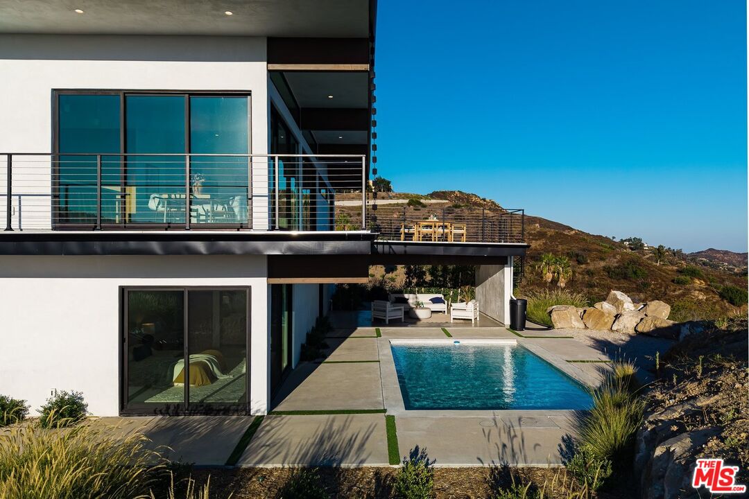 2165 E Little Las Flores Rd