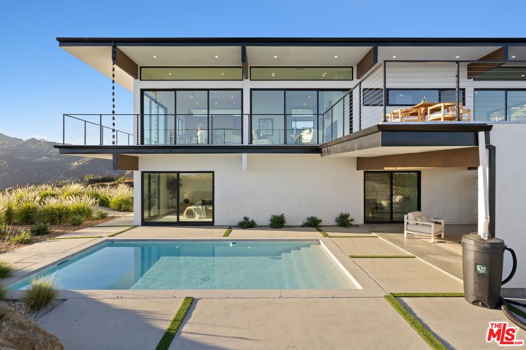2165 E Little Las Flores Rd
