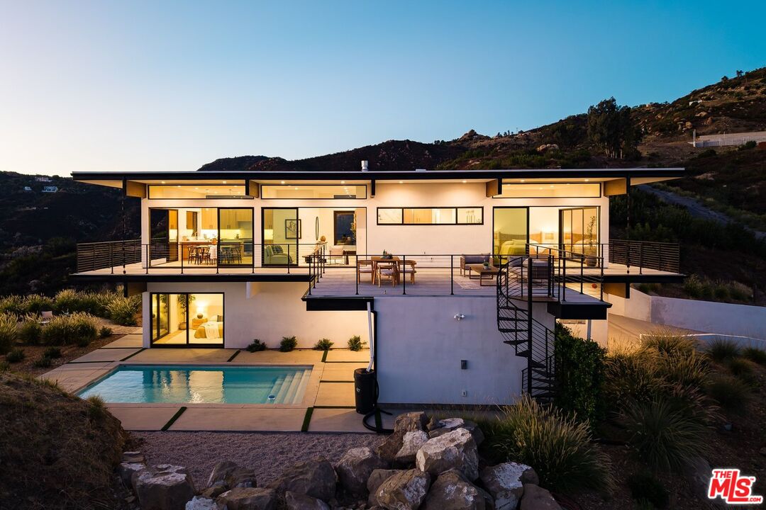 2165 E Little Las Flores Rd