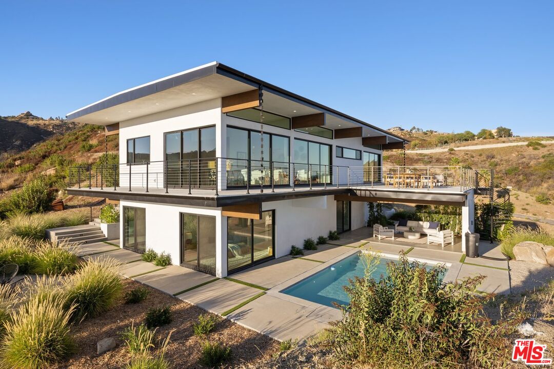 2165 E Little Las Flores Rd