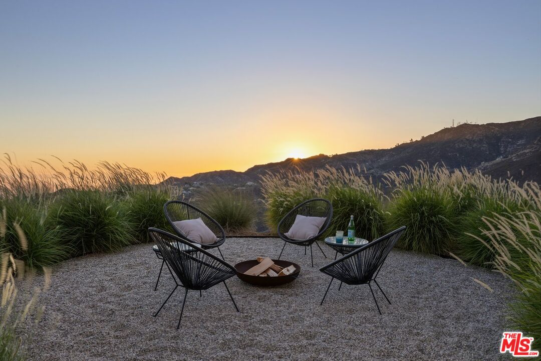 2165 E Little Las Flores Rd