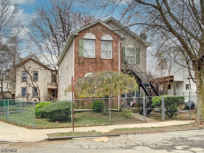 17 Holsman St