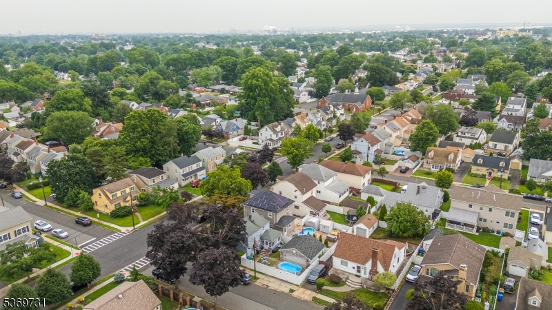 1715 Orchard Ter