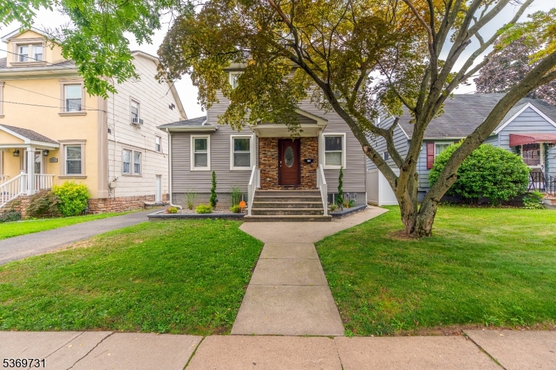 1715 Orchard Ter