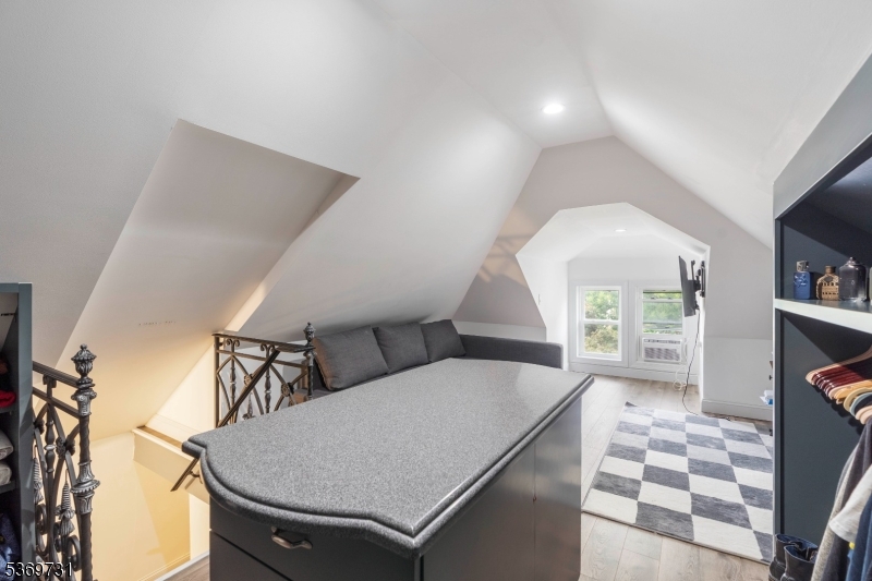 1715 Orchard Ter