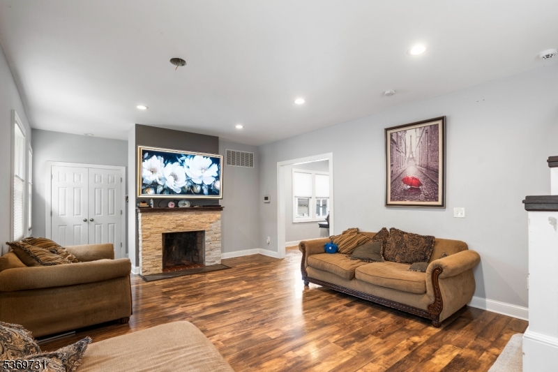 1715 Orchard Ter