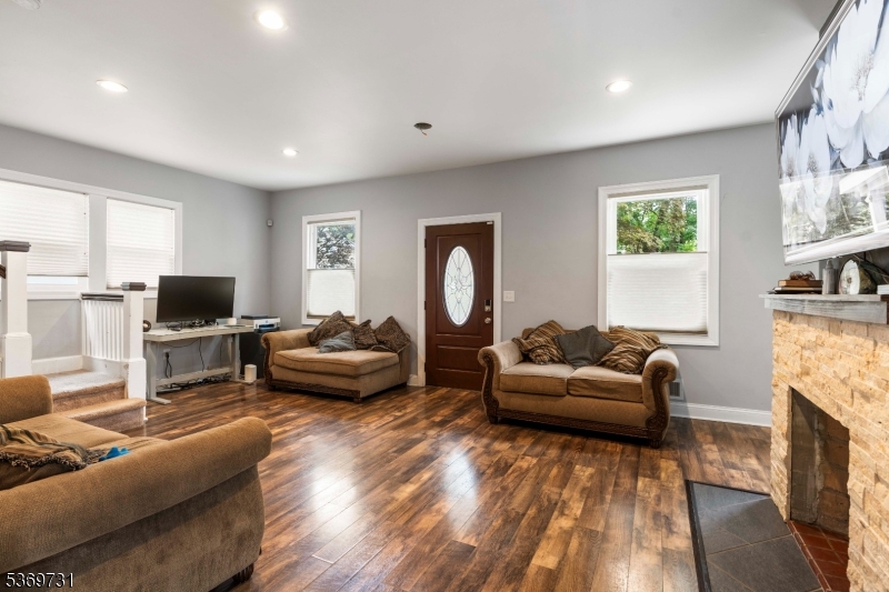 1715 Orchard Ter
