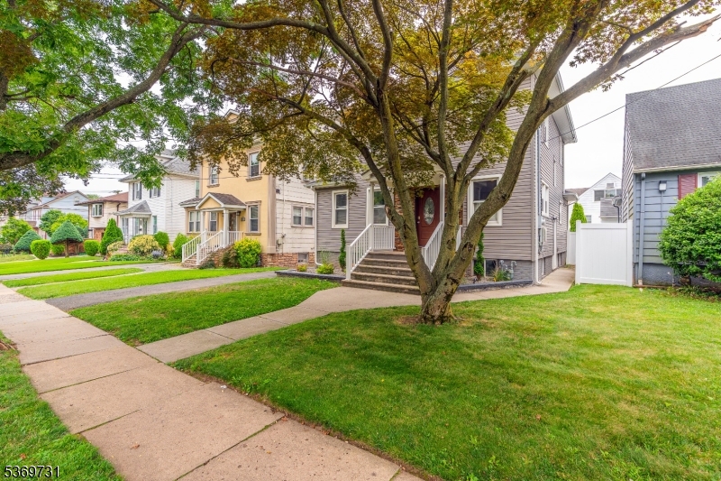 1715 Orchard Ter