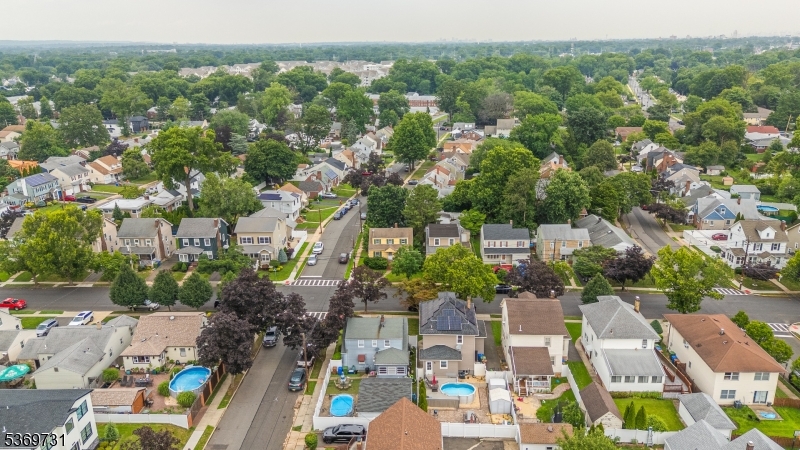 1715 Orchard Ter