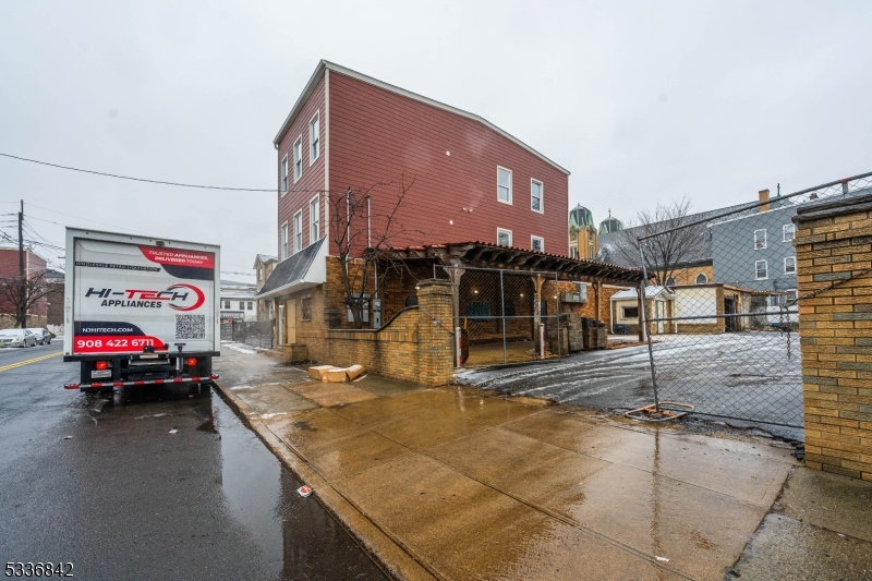 324 2Nd St