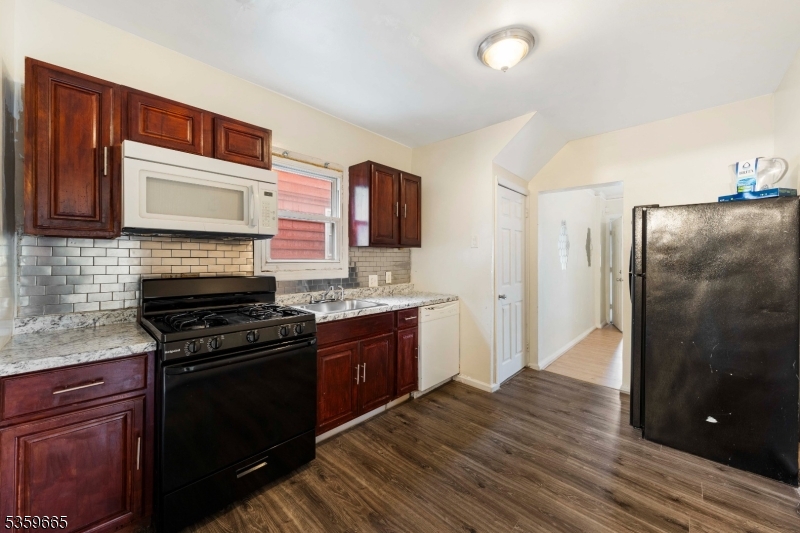 28 Beechwood Pl