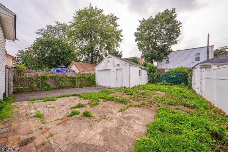 244 Isabella Ave
