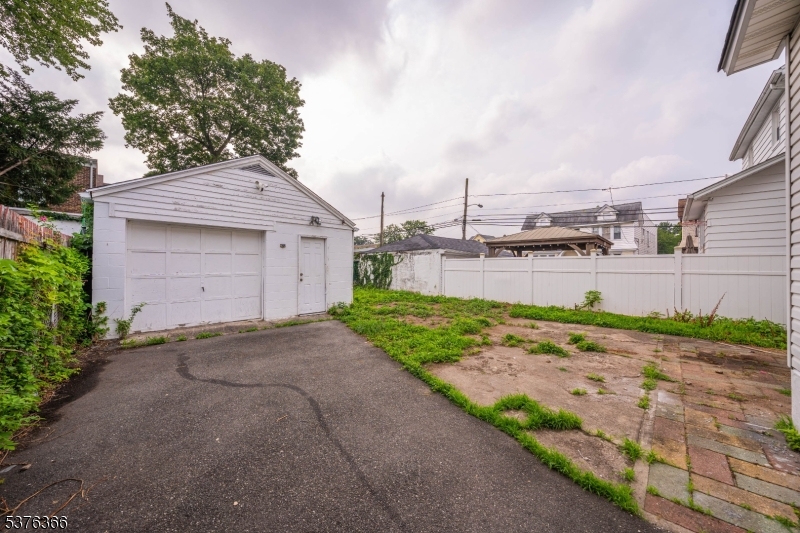 244 Isabella Ave